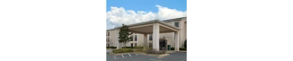Howard Johnson By Wyndham Spartanburg Expo Center Exterior foto